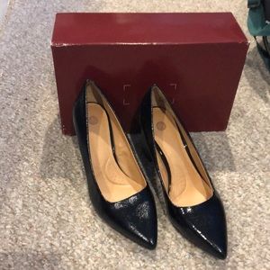 Dress barn black low heel shoes